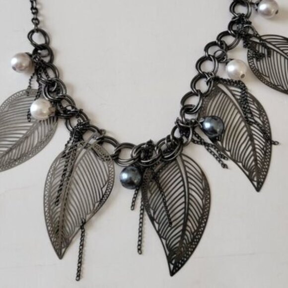Bib Dangle Leaves Faux Pearls Necklace 22 Inches And Gun Metal Studs Adjustable - Picture 8 of 11